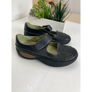 Women's ROGUE Black Flats & Loafers Size 7.5 with Green Accents
